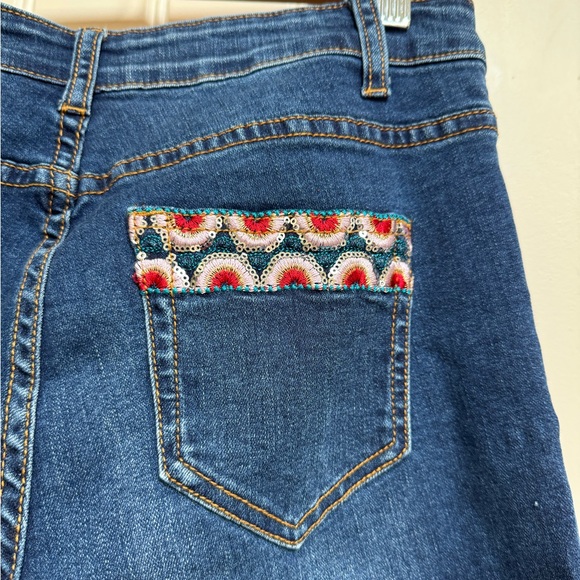 Desigual Sequin Embroidered Cuff Cropped Mid Rise Skinny Jeans. Size 28” x 26” - Picture 5 of 9